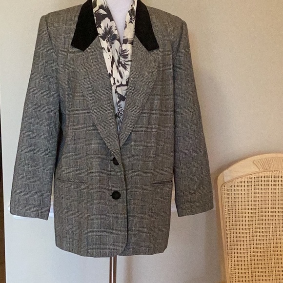 Alfred Dunner black/white plaid blazer with black velvet collar - Picture 2 of 15